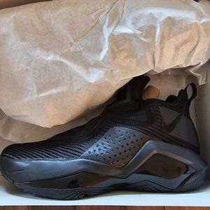 New Men's NIKE LeBron Soldier XIV size 11